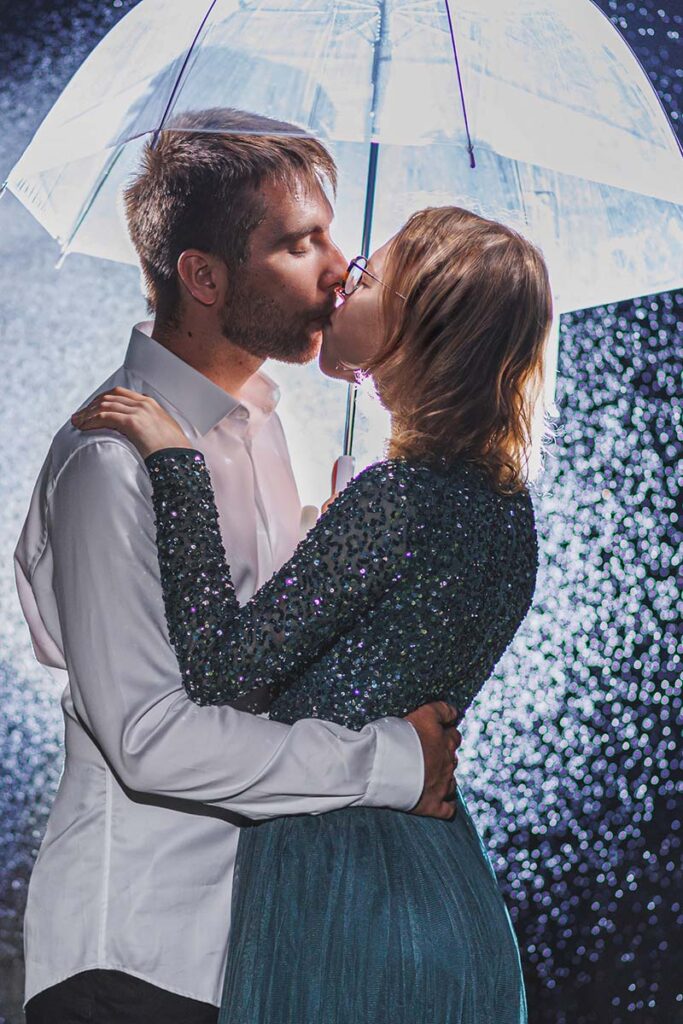 verliebtes Paar im Regen, Paarshooting, Paarfotografie